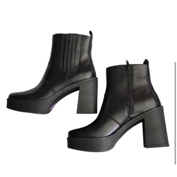 House of Harlow chunky heel booties - Picture 3 of 5